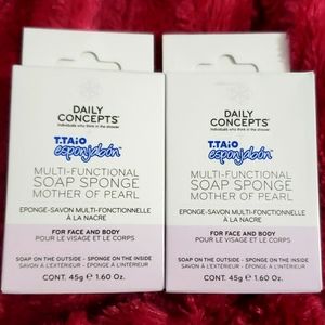 2x DAILY CONCEPTS MULTI-FUNCTIONAL SOAP SPONGE WITH LIGHTENING EFFECTS.